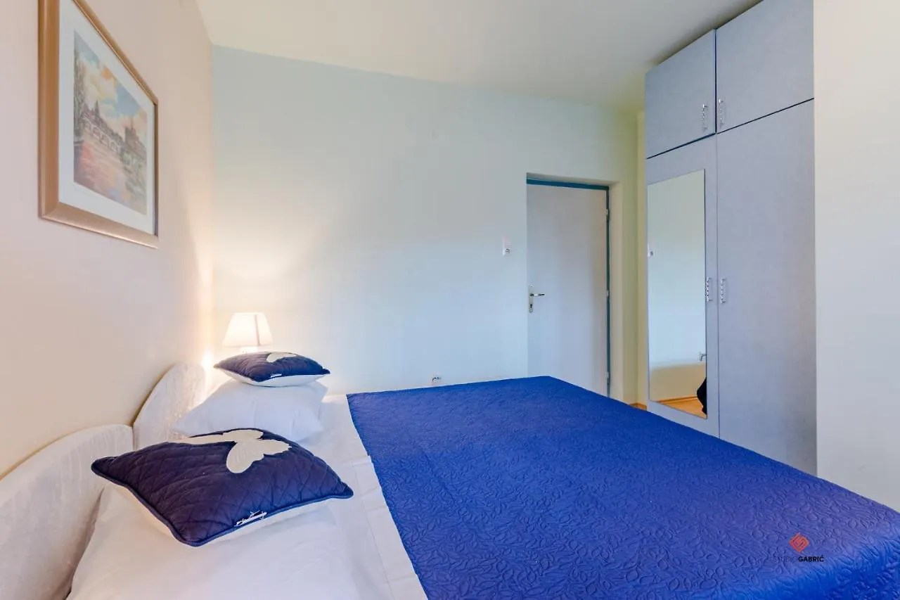 Guesthouse Rooms Split Bed & Breakfast