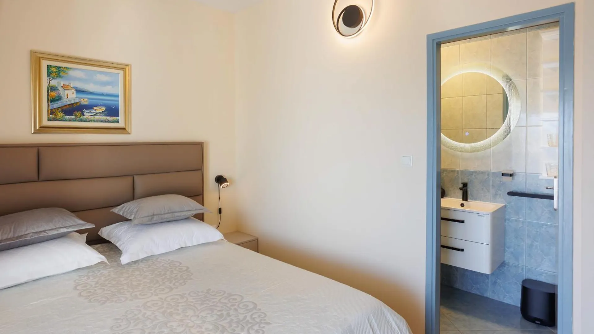 Guesthouse Rooms Split Bed & Breakfast