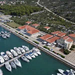 Apartment Aci Marina Cres