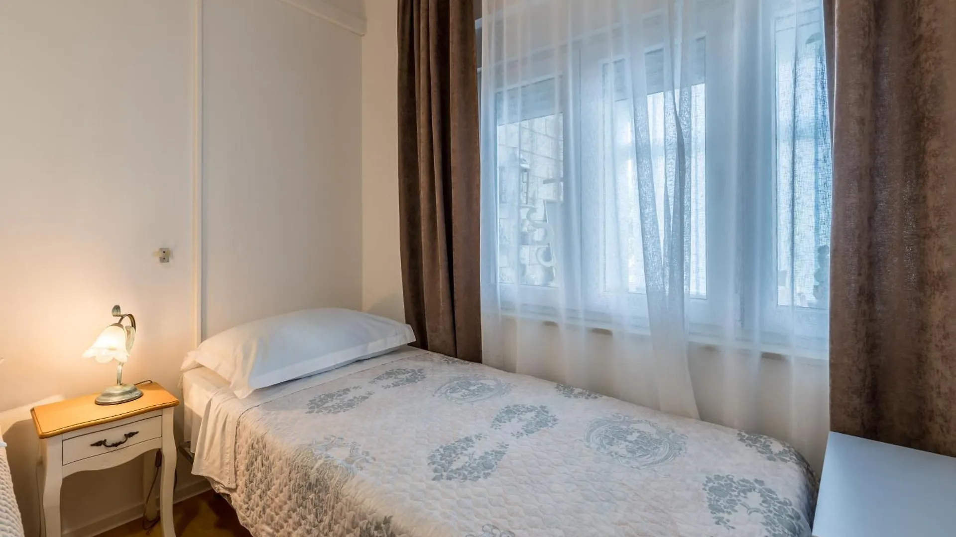 Guesthouse Rooms Split 3*,