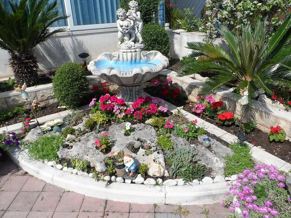 Guesthouse Rooms Split Oda ve Kahvaltı