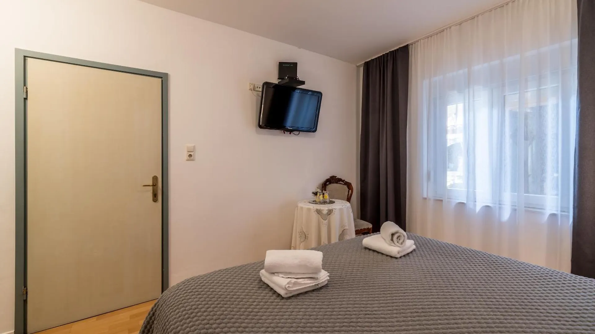Guesthouse Rooms Split 3*,  Hırvatistan